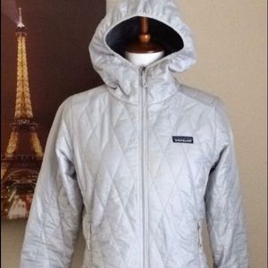 EUC SM silver/grey Patagonia zip up jacket w/hood.